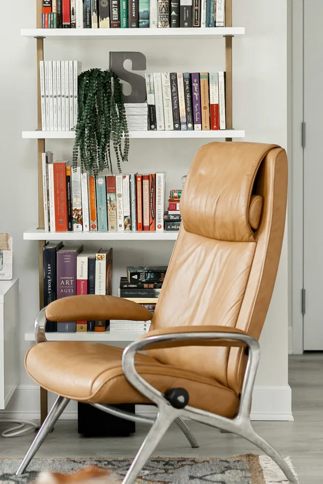 Mid-Century Modern Apartment Upgrade by Grayscale Homes - Photo 20
