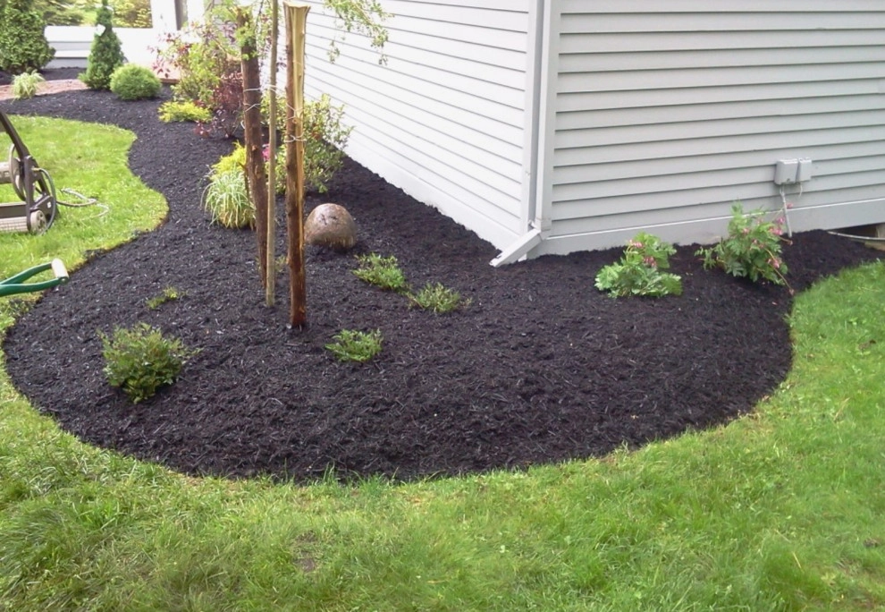 Rebuilding and mulching flower bed by H&S Professional Lawncare And Property Maintenance - Photo 5