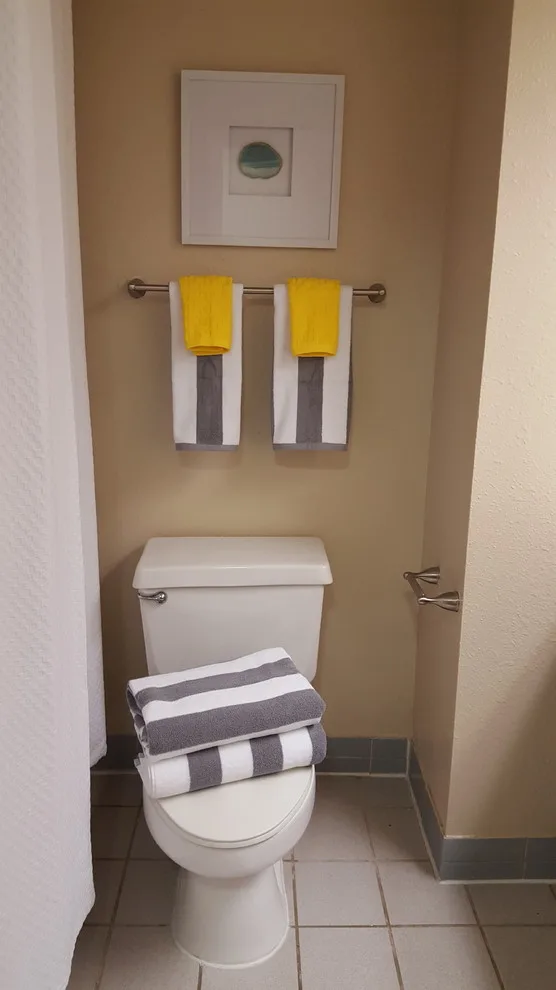 San Antonio Model Home Staging by Mummeinteriors - Photo 4