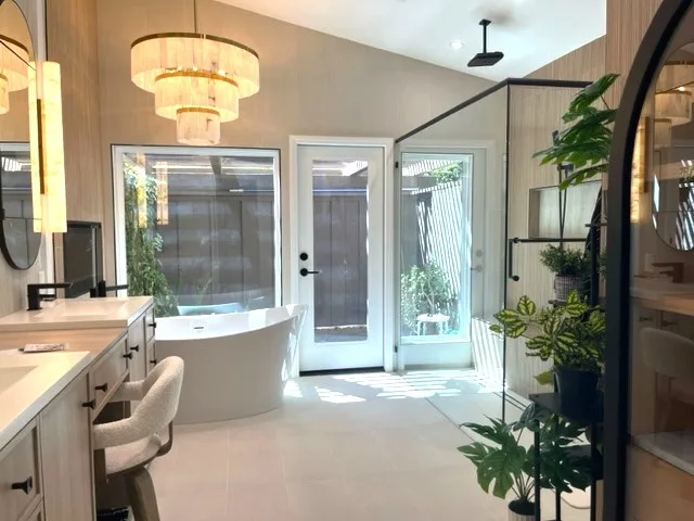 Shah Primary Bathroom by Deisi Vazquez Interiors - Photo 5