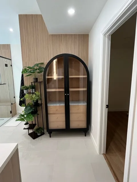 Shah Primary Bathroom by Deisi Vazquez Interiors - Photo 9