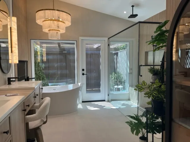 Shah Primary Bathroom by Deisi Vazquez Interiors - Photo 6