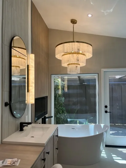 Shah Primary Bathroom by Deisi Vazquez Interiors - Photo 2