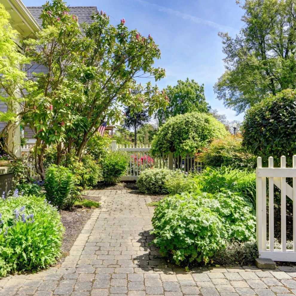Featured Projects by Heidrich Landscaping - Photo 7