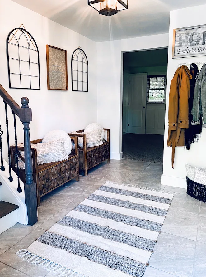 Compact Entrance Hall by Grayscale Homes - Photo 3