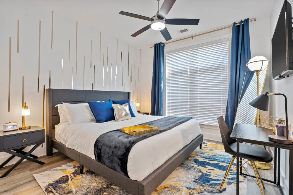 The Azure Jewel: Comprehensive AirBNB Design by Interiors À La Mode, LLC - Photo 12