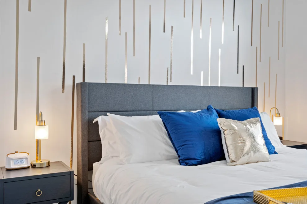 The Azure Jewel: Comprehensive AirBNB Design by Interiors À La Mode, LLC - Photo 6