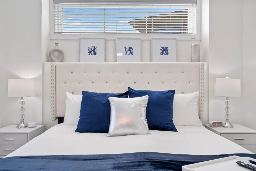 The Azure Jewel: Comprehensive AirBNB Design by Interiors À La Mode, LLC - Photo 4