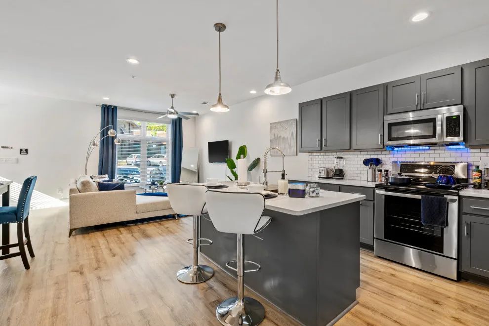 The Azure Jewel: Comprehensive AirBNB Design by Interiors À La Mode, LLC - Photo 20
