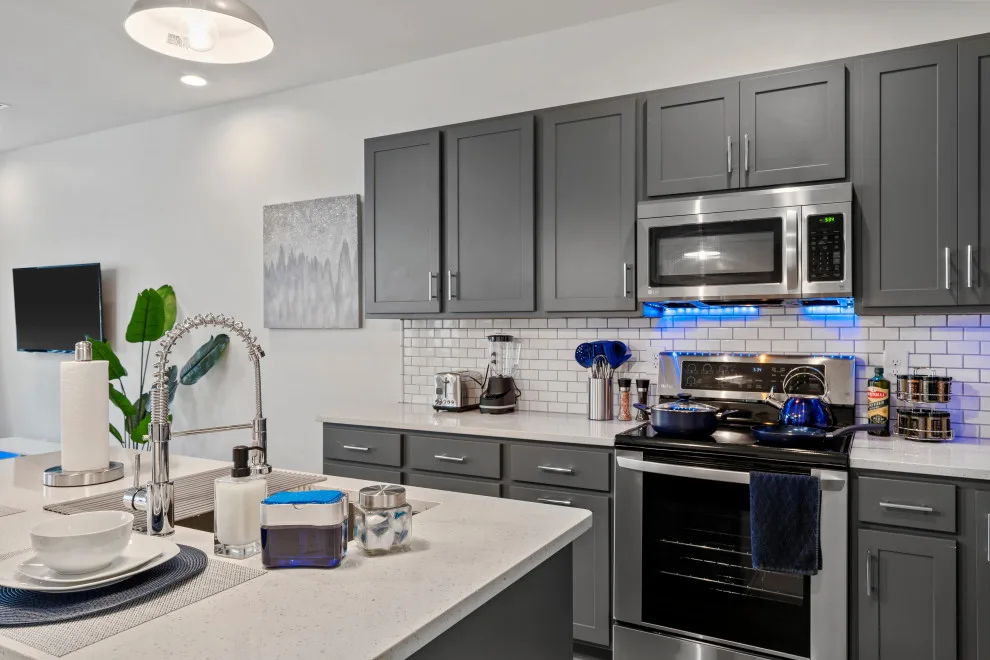 The Azure Jewel: Comprehensive AirBNB Design by Interiors À La Mode, LLC - Photo 3