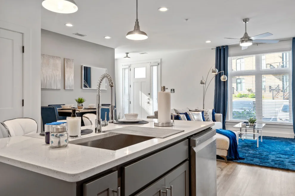 The Azure Jewel: Comprehensive AirBNB Design by Interiors À La Mode, LLC - Photo 7