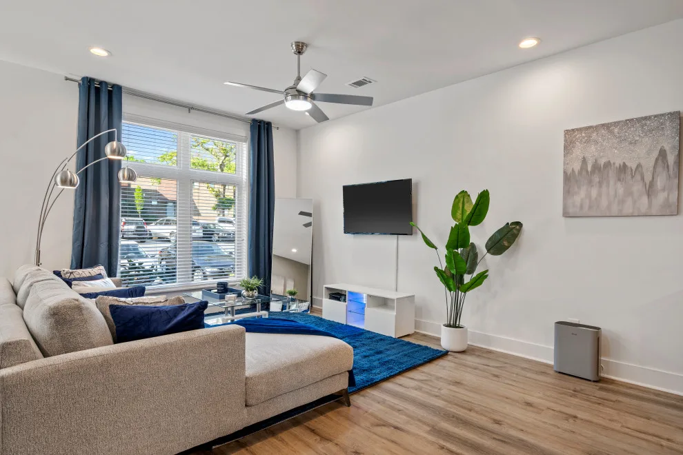 The Azure Jewel: Comprehensive AirBNB Design by Interiors À La Mode, LLC - Photo 16