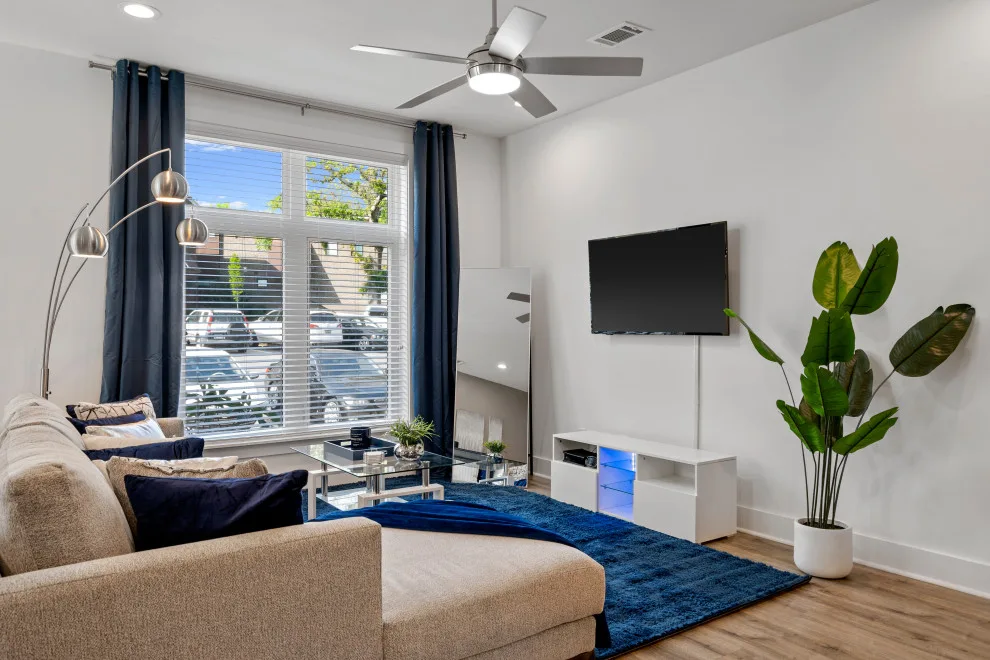 The Azure Jewel: Comprehensive AirBNB Design by Interiors À La Mode, LLC - Photo 14