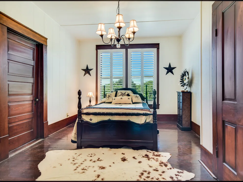 1880s Farmhouse Showcase by Cheryl Powell Interiors - Photo 3