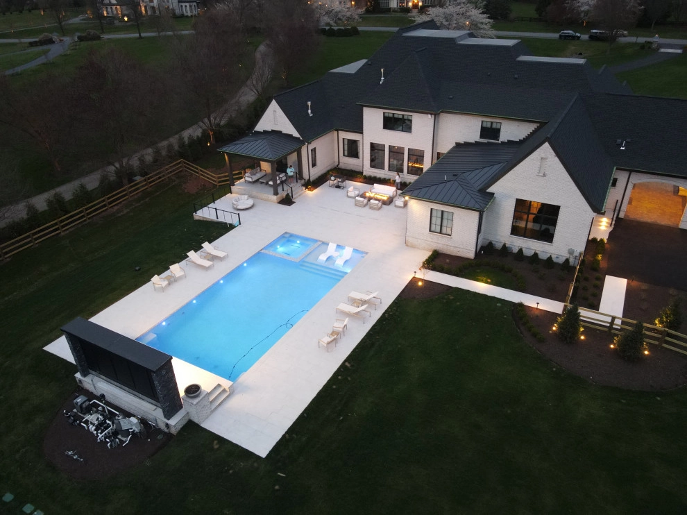 Leesburg Luxury by Holloway Company Inc. - Photo 2