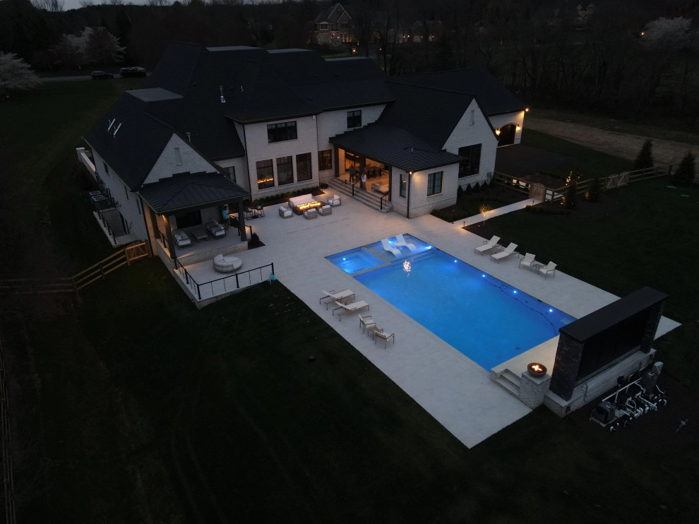 Leesburg Luxury by Holloway Company Inc. - Photo 3