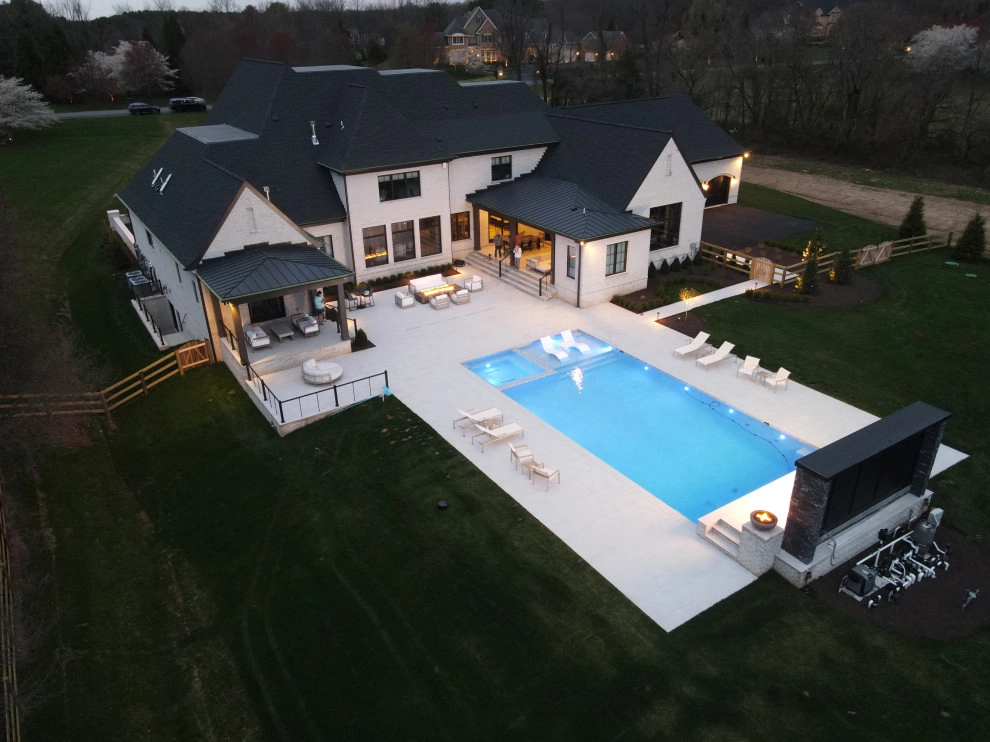 Leesburg Luxury by Holloway Company Inc. - Photo 14