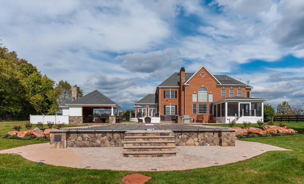 Leesburg, Beautiful Outdoor Living Experience by Holloway Company Inc. - Photo 10