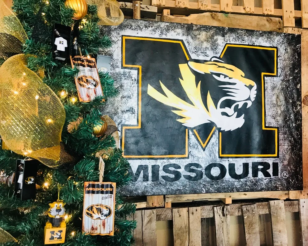 2017 Festive Displays by Union Furniture And Flooring - Photo 10
