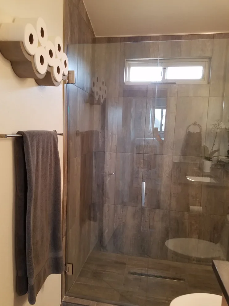 1980s Bathtub Transformation by Destijl Interiors - Photo 15