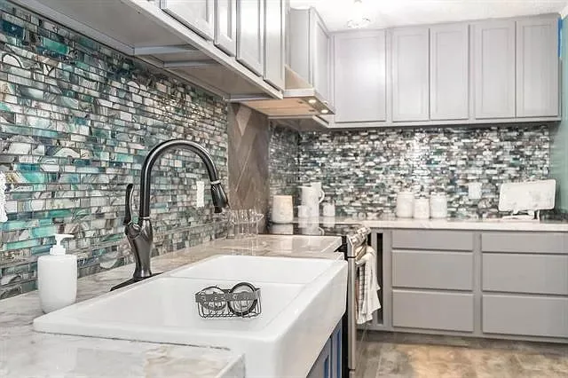 Condominium Renovation by Design With Envy Decorating Den Interiors - Photo 8