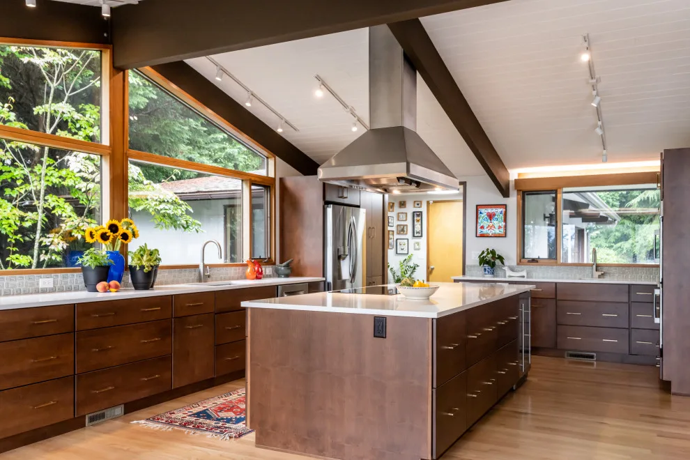 Acclaimed Mid-Century Modern Deck House by The Design Gallery - Photo 10