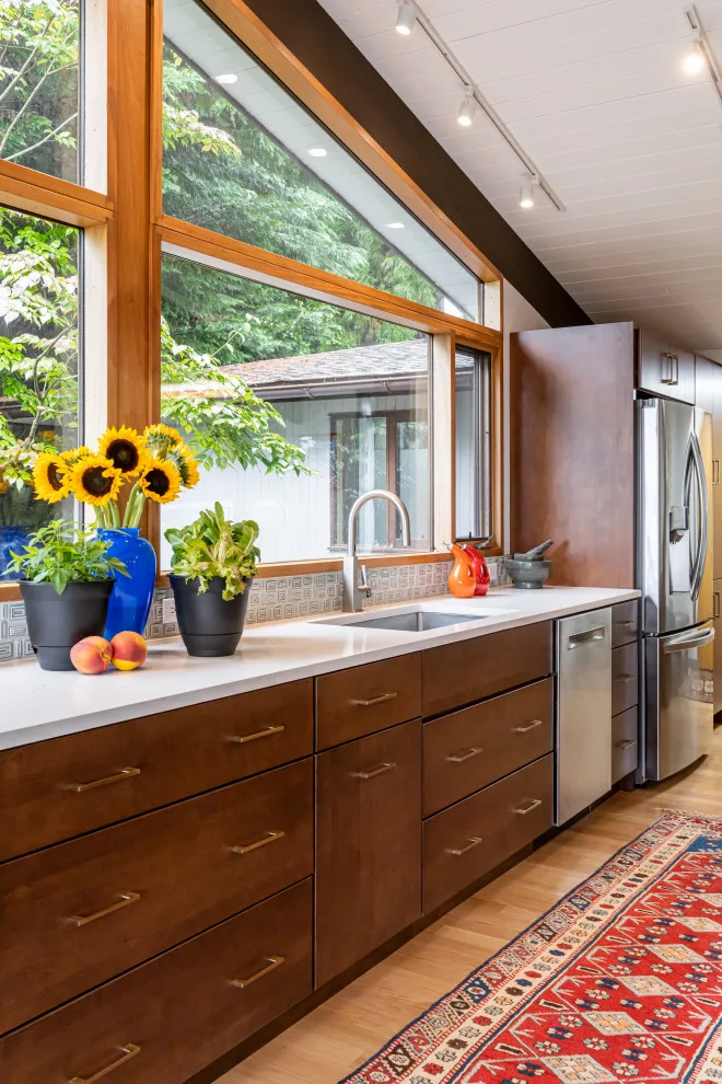 Acclaimed Mid-Century Modern Deck House by The Design Gallery - Photo 19
