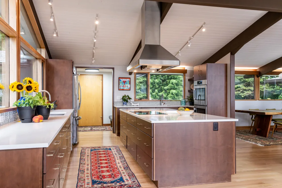 Acclaimed Mid-Century Modern Deck House by The Design Gallery - Photo 13