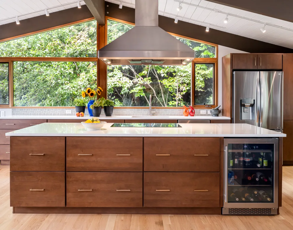 Acclaimed Mid-Century Modern Deck House by The Design Gallery - Photo 3