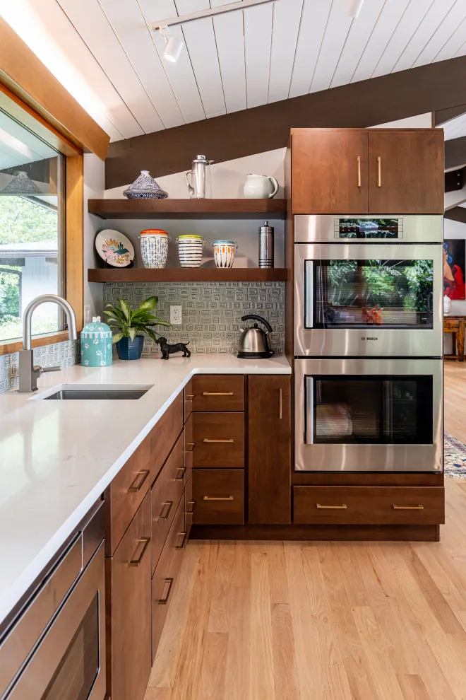 Acclaimed Mid-Century Modern Deck House by The Design Gallery - Photo 11
