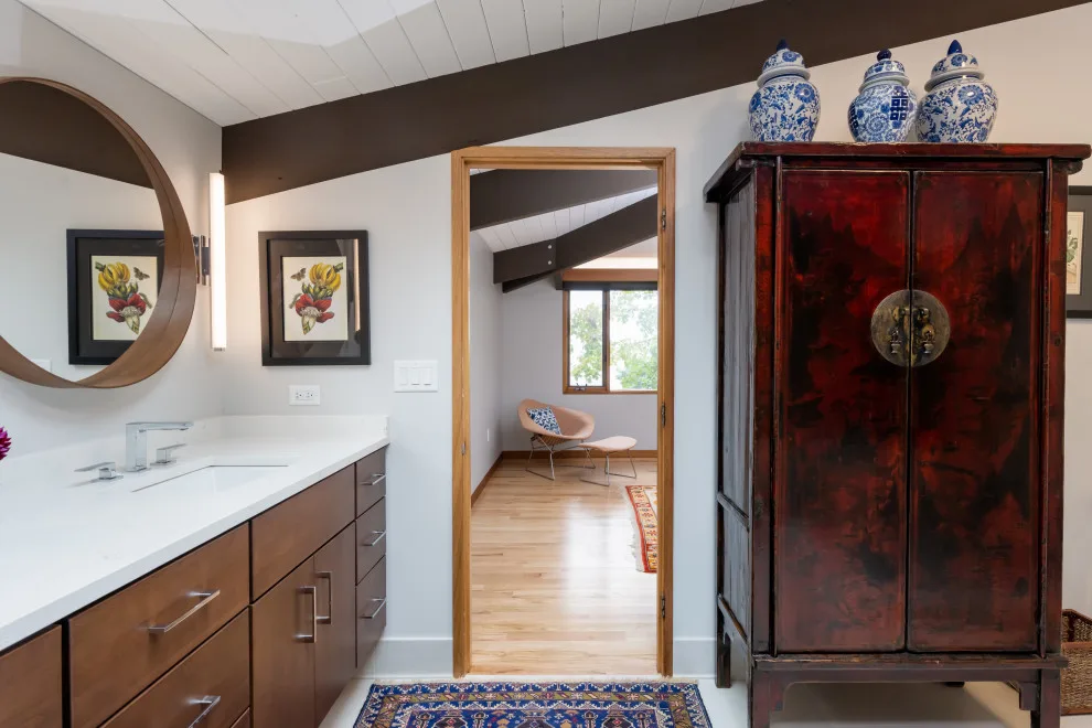 Acclaimed Mid-Century Modern Deck House by The Design Gallery - Photo 20