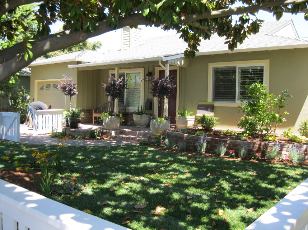 Inviting Garden with Fence, Paved Patio, & Raised Beds by Hortus Design Sustainable Landscapes - Photo 6