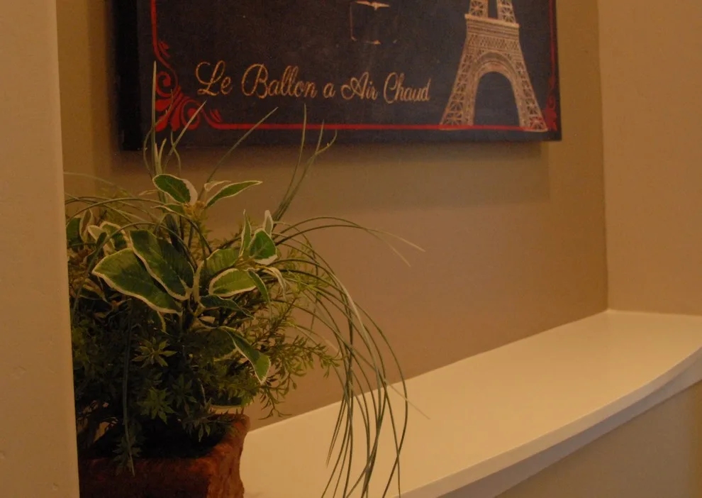 Bachelor Quarters by Sarah Waddell, Pomeroy House Interiors - Photo 10