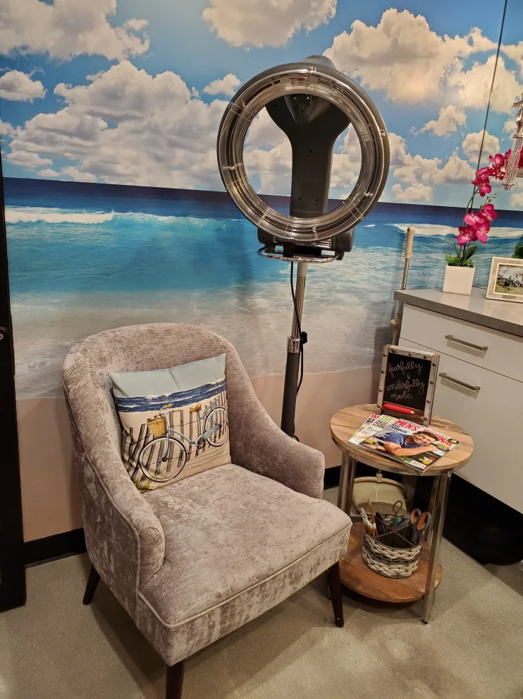Coastal Salon by Brooks Brothers Interiors - Photo 4