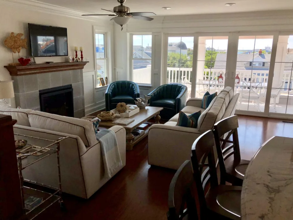 Coastal Elegance in Red, Teal, and Chic by Kelly Simkovich At Main Line Sound & Video - Photo 10