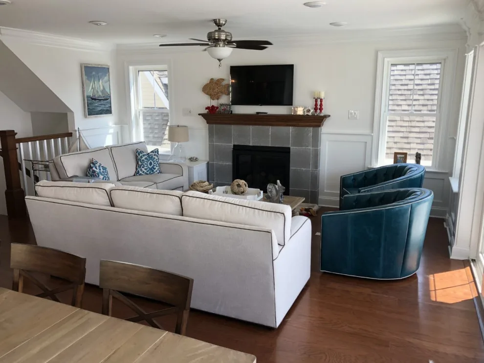 Coastal Elegance in Red, Teal, and Chic by Kelly Simkovich At Main Line Sound & Video - Photo 5