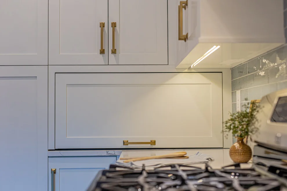 Lovely Luminous Azure Kitchen by Studio Saint Marie - Photo 16