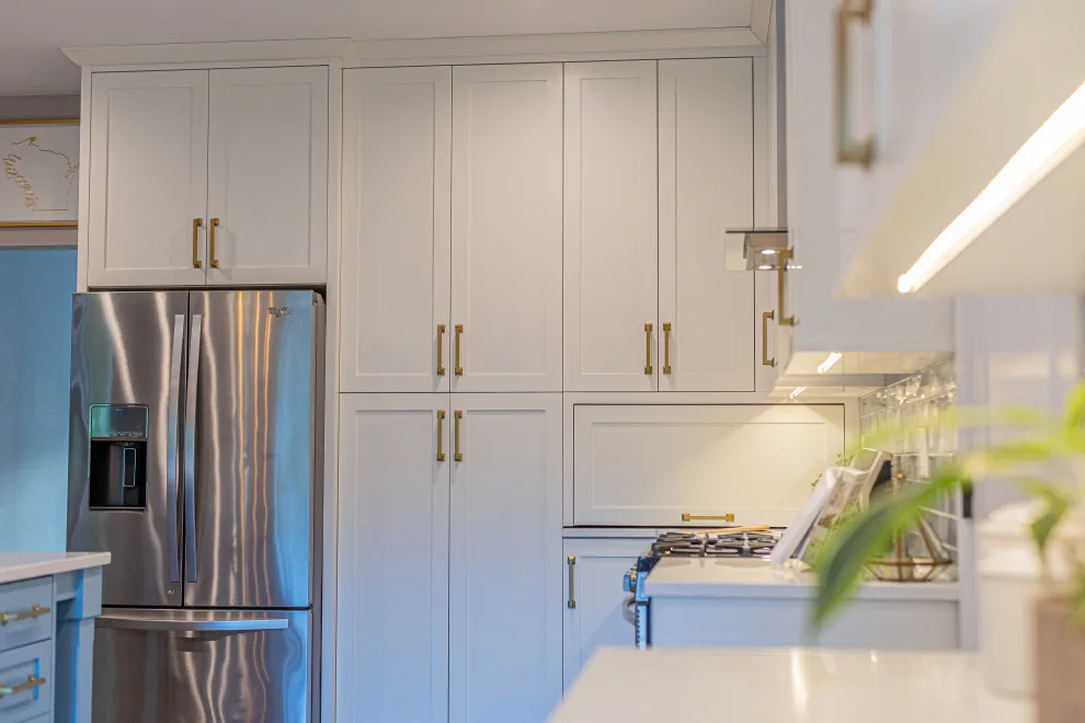 Lovely Luminous Azure Kitchen by Studio Saint Marie - Photo 27