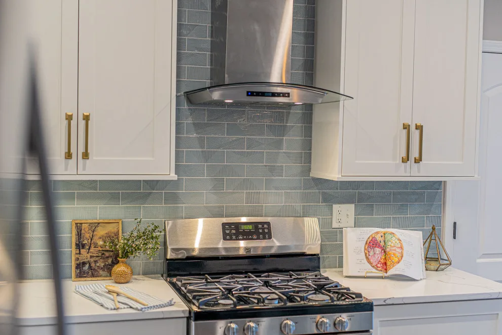 Lovely Luminous Azure Kitchen by Studio Saint Marie - Photo 19