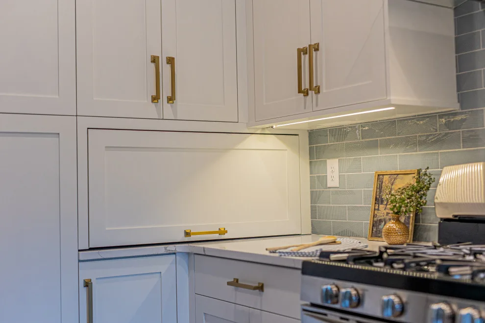 Lovely Luminous Azure Kitchen by Studio Saint Marie - Photo 17