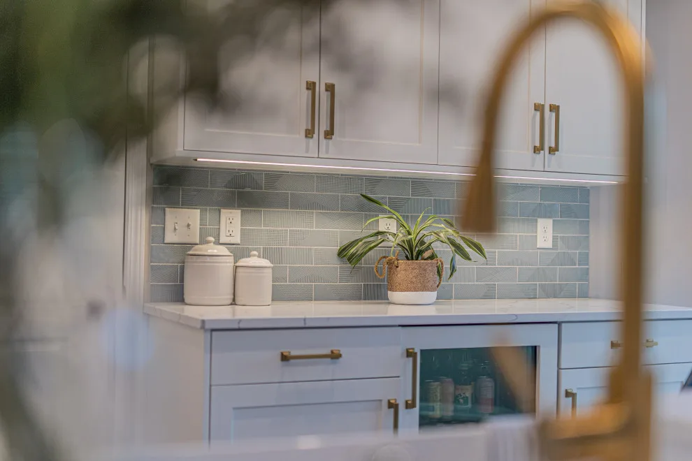 Lovely Luminous Azure Kitchen by Studio Saint Marie - Photo 7