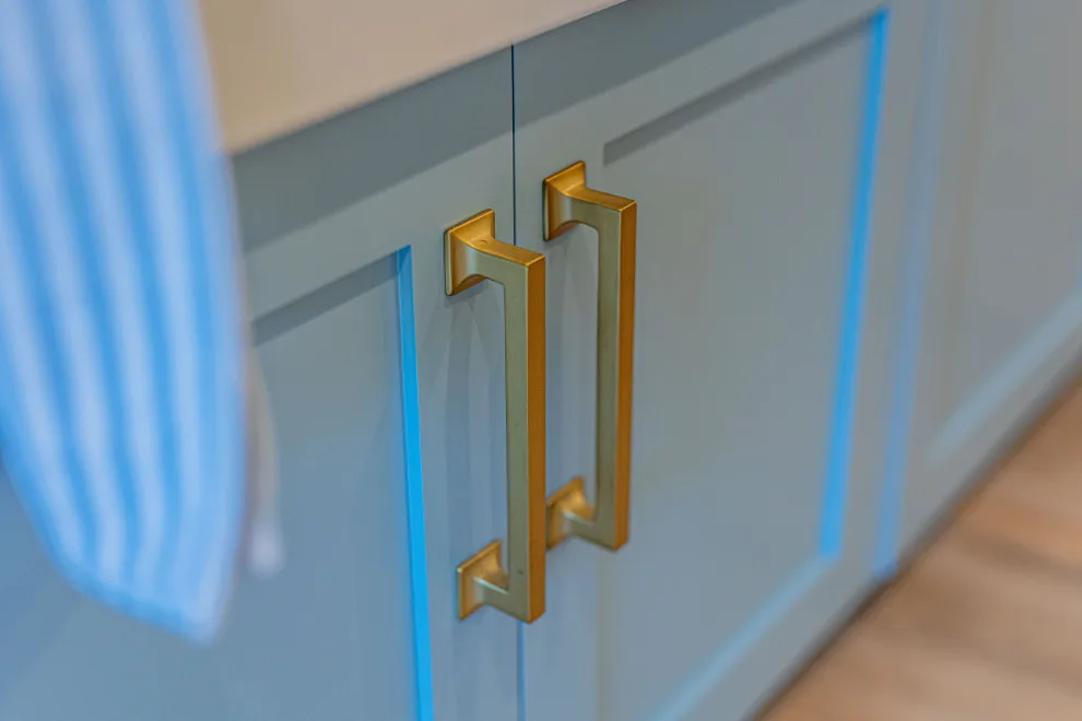 Lovely Luminous Azure Kitchen by Studio Saint Marie - Photo 25