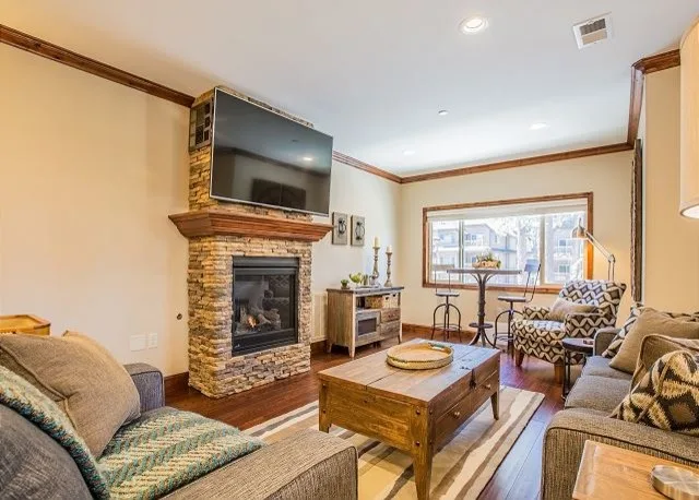 Stunning Lakeside Condo in Lake Tahoe by Interior Motives - Photo 2