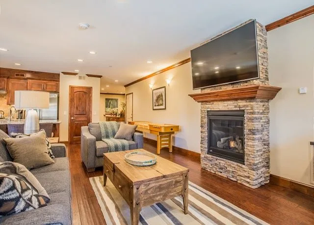 Stunning Lakeside Condo in Lake Tahoe by Interior Motives - Photo 4
