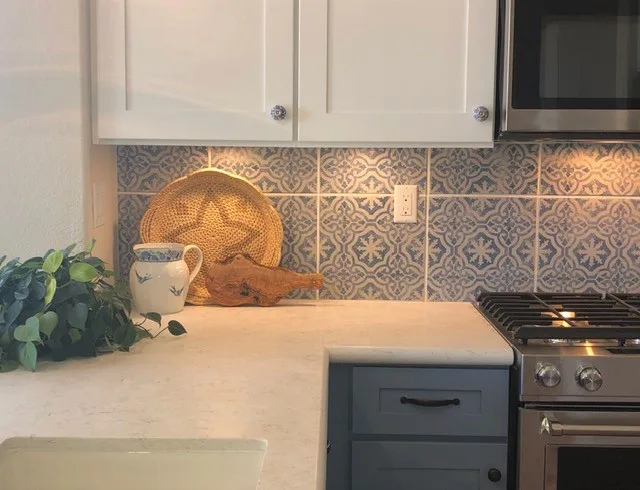 Rustic kitchen design influenced by farmhouse aesthetics by Jill Nelson Design Service - Photo 3