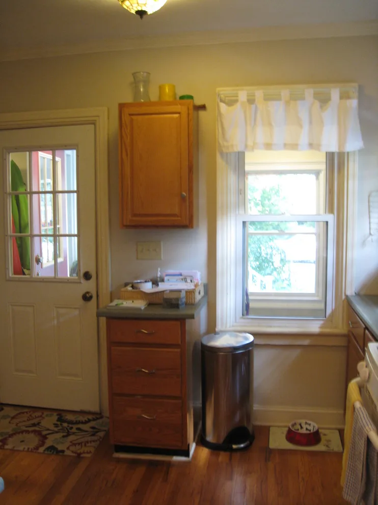 Contemporary Cottage-Inspired Kitchen by Jenna Burger Design - Photo 4
