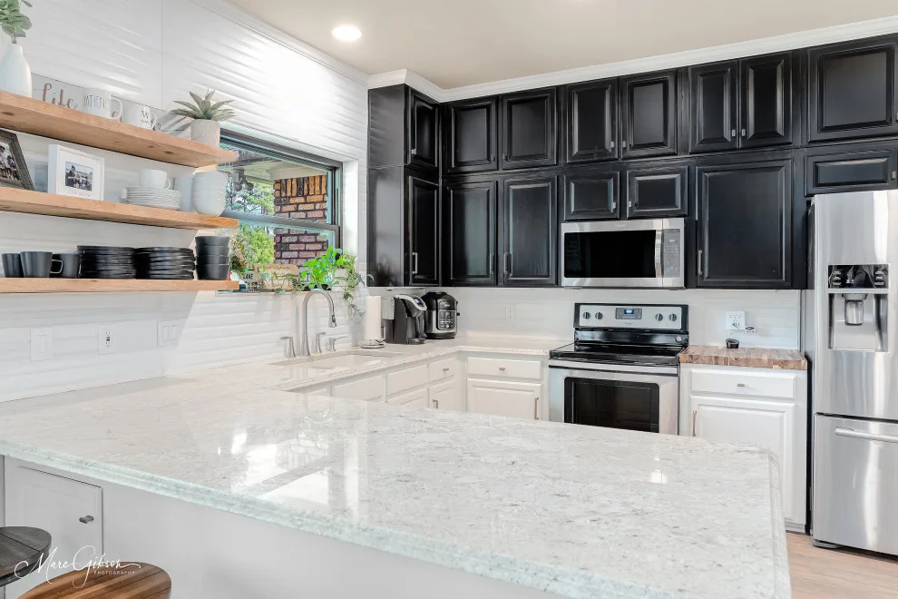 Benton Lakeside Home by Let's Decorate - Photo 9