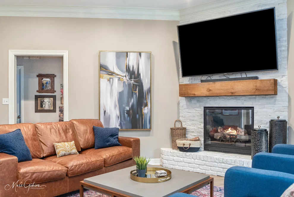 Benton Lakeside Home by Let's Decorate - Photo 13