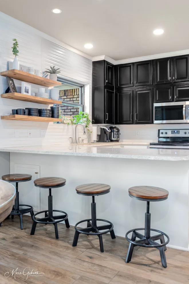 Benton Lakeside Home by Let's Decorate - Photo 8