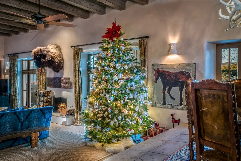 Holidays at Blue Pine by Fuzzy Wuzzy Interiors, LLC - Photo 4